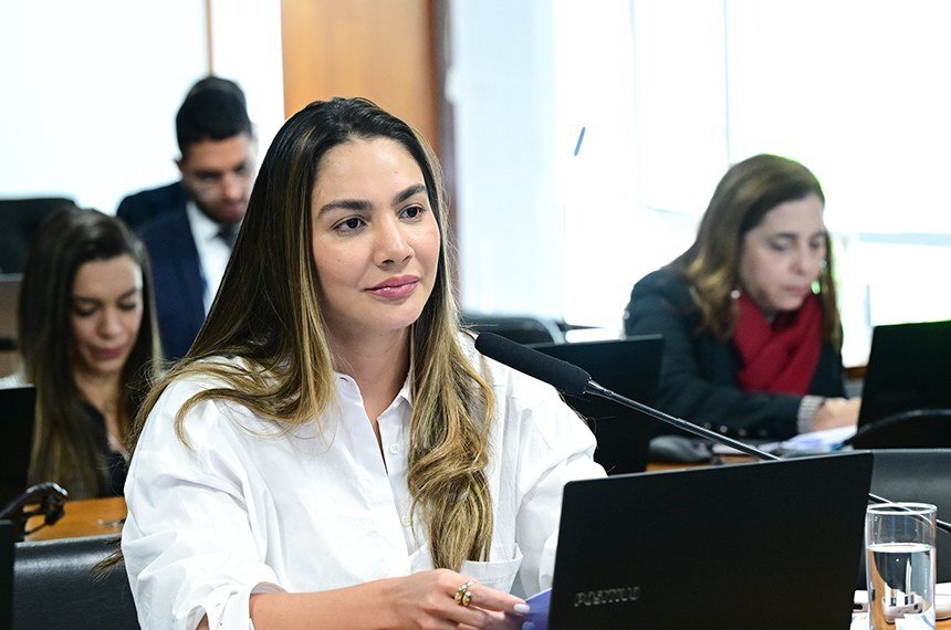 Ana Paula Lobato apresentou relatório favorável ao PL 570/2024, que segue para a CCJ Geraldo Magela/Agência Senado Fonte: Agência Senado
